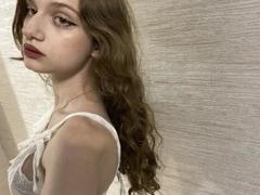 ViEula - female with brown hair webcam at xLoveCam