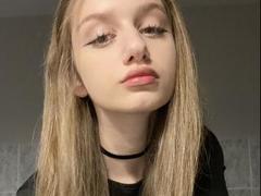 ViEula - female with brown hair webcam at xLoveCam