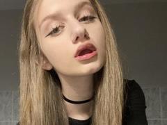 ViEula - female with brown hair webcam at xLoveCam