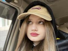 ViEula - female with brown hair webcam at xLoveCam