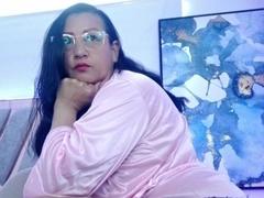 VictoryaClear - female with black hair webcam at xLoveCam