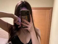 VinnaSkyHott - female with brown hair and  small tits webcam at xLoveCam