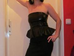 Wetgerman-hot - female with black hair webcam at xLoveCam