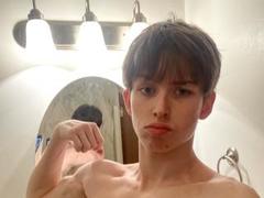 WowItsSeven - male webcam at xLoveCam