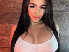 xJuliax - female with black hair and  big tits webcam at xLoveCam