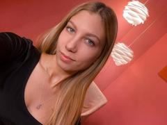 Yasemina - blond female with  small tits webcam at xLoveCam