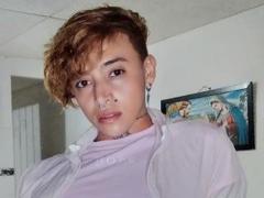 YeiSela - blond shemale webcam at xLoveCam