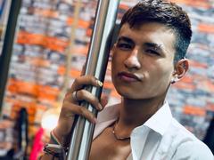 YochuaScott - male webcam at xLoveCam