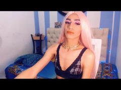 YourCuteTrans - shemale webcam at xLoveCam