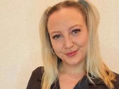 YourDreams-hot - blond female webcam at xLoveCam