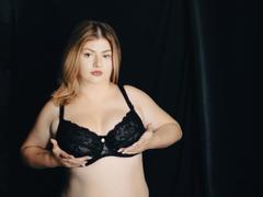 ZannaDreil - blond female webcam at xLoveCam