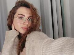 ZoeyFancy - female with red hair webcam at xLoveCam