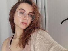 ZoeyFancy - female with red hair webcam at xLoveCam