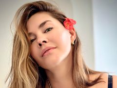 AdelRusso - female with brown hair webcam at LiveJasmin
