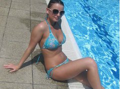 AishaLe - female with brown hair and  big tits webcam at ImLive