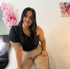 AlaiaKlart10 - female with black hair webcam at ImLive