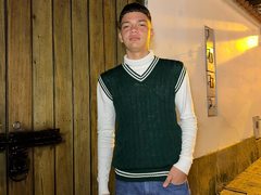 AlejoBussnek683 from ImLive