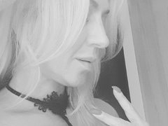 Marmelladkaa - blond female webcam at xLoveCam