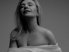 Marmelladkaa - blond female webcam at xLoveCam