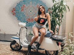 AliPetite - female with black hair webcam at ImLive