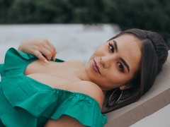 AliPetite - female with black hair webcam at ImLive