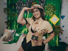 AliPetite - female with black hair webcam at ImLive