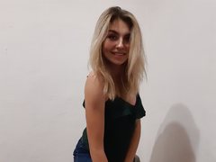 AliceLaLoona - blond female webcam at ImLive