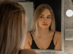AliceCutex - blond female webcam at ImLive