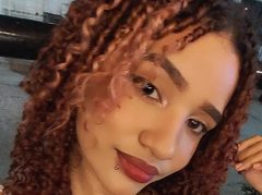 AliceGrinner from xLoveCam