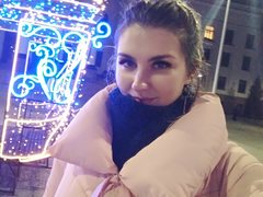 AliceLaLoona - blond female webcam at ImLive