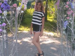 AliceLaLoona - blond female webcam at ImLive