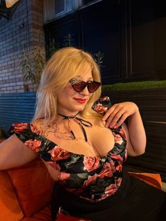 AliceSerenade - female with brown hair and  big tits webcam at ImLive