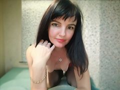 Alicexbaby - female with brown hair webcam at ImLive