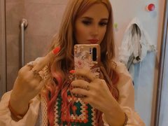 Titanna - blond female webcam at xLoveCam