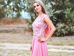 Titanna - blond female webcam at xLoveCam