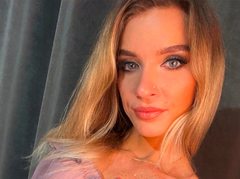 AlinaLovely - female webcam at ImLive