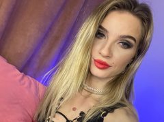 AlinaLovely - female webcam at ImLive