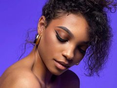 AlishaOnde - female with brown hair webcam at ImLive
