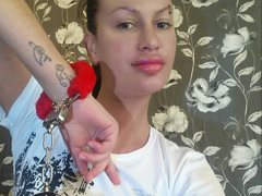 allusik - female with black hair webcam at LiveJasmin