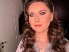 AlvaGreer - female with brown hair webcam at ImLive