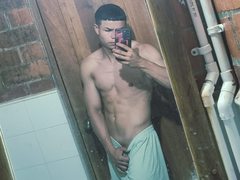 alexander_Cr - male webcam at ImLive