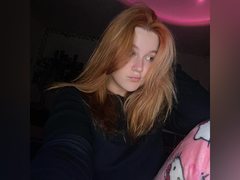 alicewinchesterr - female with red hair webcam at ImLive