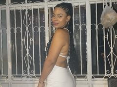 alizonhootall - female with black hair webcam at ImLive