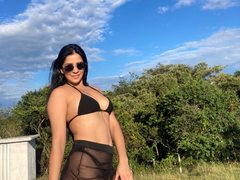 Amaia_Cooper - female with black hair webcam at ImLive