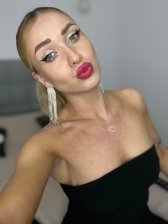 AmaliaSun - female with black hair and  small tits webcam at ImLive