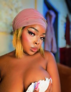 AmandaSykes023 - female with black hair and  big tits webcam at ImLive