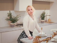 AmandaBuchanan - shemale with brown hair webcam at LiveJasmin