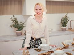 AmandaBuchanan - shemale with brown hair webcam at LiveJasmin