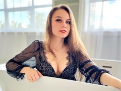 AmazingFelicia4U - female with brown hair webcam at ImLive