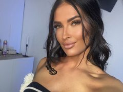 AmberCarterr - female with brown hair webcam at ImLive